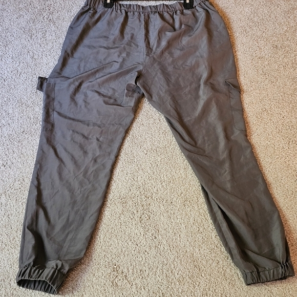 HALOGEN Women's Olive Green Cargo Pants - Picture 2 of 7
